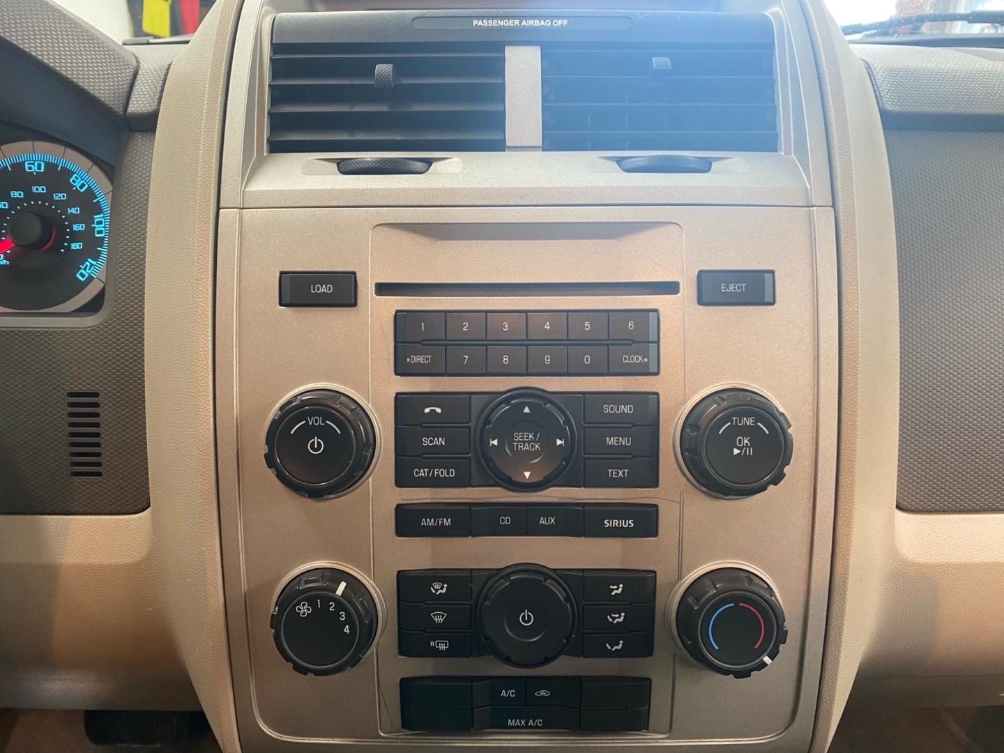 2010 WHITE /tan Ford Escape XLT 4WD (1FMCU9DG3AK) with an 3.0L V6 DOHC 24V engine, 6-Speed Automatic transmission, located at 533 S West End Blvd., Quakertown, PA, 18951, (877) 257-4995, 40.343994, -75.303604 - INCLUDED IN THE SALE PRICE OF EVERY VEHICLE: 48 Hour Money Back Guarantee 6 Month - 6,000 Mile Warranty Brand New PA State Inspection & Emission $10 Oil Changes for the Life of the Loan Complete CARFAX - Photo#7